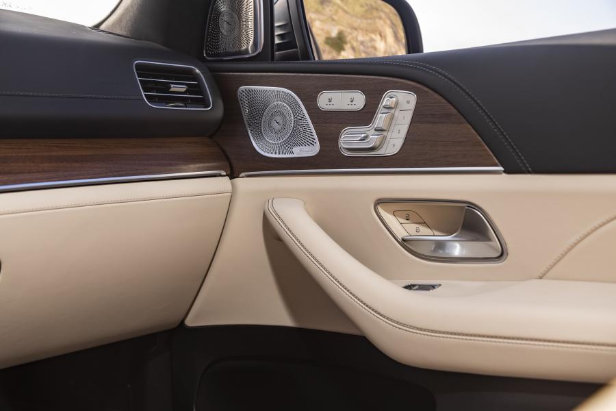 Детали интерьера Mercedes-AMG GLS63 4Matic+ (X167) 2020 года  (NA) (фото 65 из 89)
